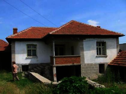House near Haskovo in Bulgarian countryside Ref. No 2350