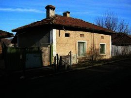 SOLD. Cheap estate with potential near Pleven in Bulgaria Ref. No 55077