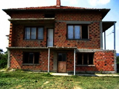 Brick house in bulgarian countryside Ref. No 44228