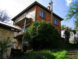 A comfortable house near Kardjali in Bulgaria. Ref. No 44013