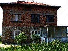 Massive brick house near Kardjali in Bulgaria. Ref. No 44230