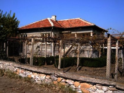 Rural house for sale near Nova Zagora.Good investment in Bulgaria Ref. No 00109