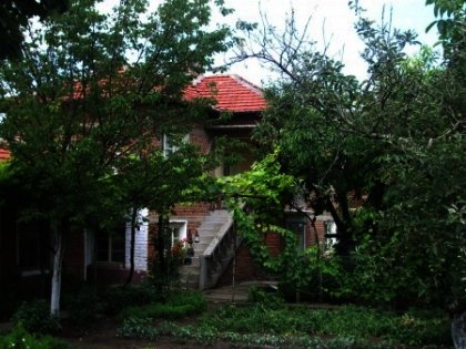 Rural brick house near Nova Zagora in B ulgaria. Ref. No 06000