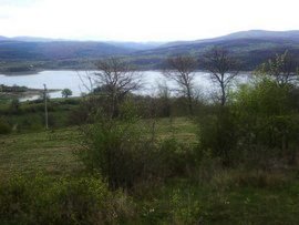 Plot of land near a dam.Great opportunities for fishing. Ref. No 26207