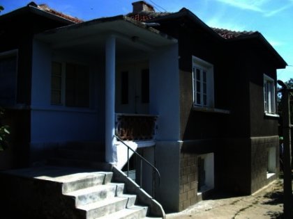 Rural brick house near Nova Zagora in B ulgaria. Ref. No 02903