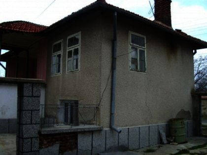 Rural brick house near Nova Zagora in  Bulgaria. Ref. No 00501