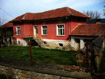 rural house near Gabrovo with a spacious barn Ref. No 591013