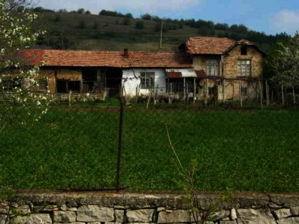 Cosy single-storey house near a dam, Gabrovo Ref. No 59071