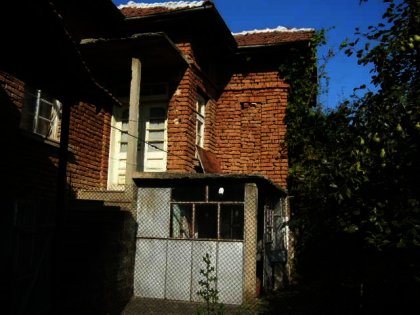 Detached brick house near Gabrovo Ref. No 59029