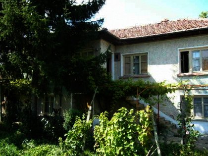 Solid two-storey house near Gabrovo Ref. No 591037