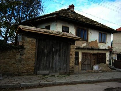 Authentic bulgarian house for sale undergoing total restoration Ref. No 592043