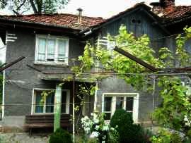 Traditional Bulgarian frame-built house for sale near Troyan Ref. No 592024